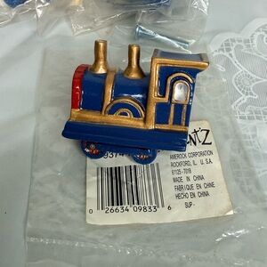 ACCENTZ Blue and Gold Train Knob (9)